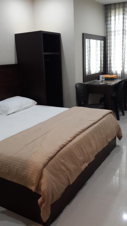 Leon Inn Jodoh Square Batam エクステリア 写真